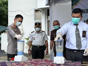 1,9 Kg Sabu-750 Ribu Pil Koplo di Kota Kediri Diblender hingga Dibakar