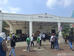 Massa Demo Ojol Geruduk DPRD DIY, Desak Kenaikan Tarif