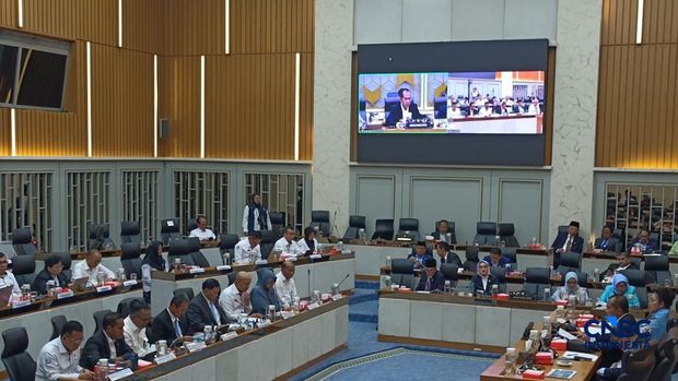 Menteri Kelautan dan Perikanan (MenKP) Sakti Wahyu Trenggono saat Rapat Kerja berbareng Komisi IV DPR RI di Kompleks Parlemen, Jakarta, Rabu (20/5/2026). (CNBC Indonesia/Martyasari Rizky)