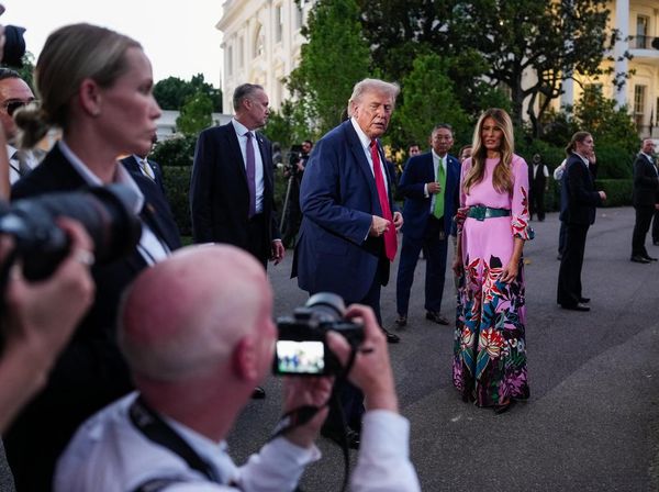 Momen Santai di Gedung Putih, Donald Trump dan Melania Trump Sapa Tamu Piknik Kongres