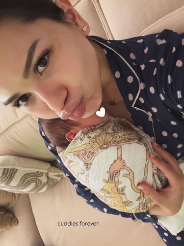 Pamer Foto Bareng Baby Soso, Wajah Anak Alyssa Daguise Disebut Bule Banget