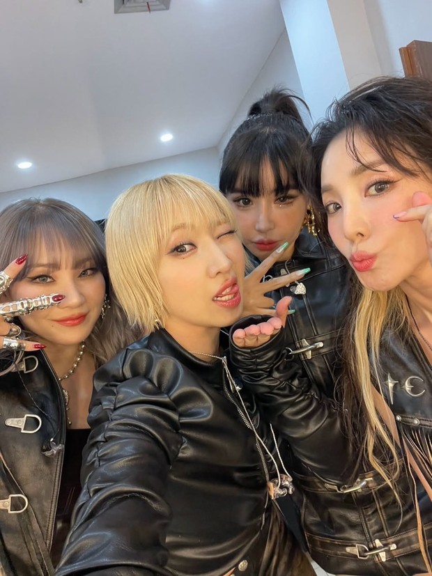 Potret 2NE1.