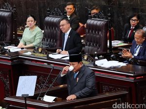 Momen Ngopi dan Candaan Prabowo Warnai Sidang Paripurna DPR