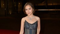 Prilly Latuconsina Kembali Memukau di Festival Film Cannes, Pakai Dress Korset