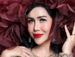 Ratu Meta Sentil Hubungan Zaman Now Lewat Lagu Cuma Lima Menit