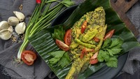 Resep Pesmol Ikan Mas Bumbu Kuning Medok yang Gurih Pedas