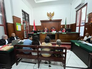 Nenek Elina Hadir di Sidang Sebut Samuel Dkk Gendong Usir dari Rumahnya
