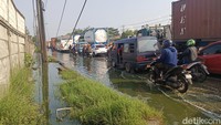 Awas Genangan di Jalan Osowilangun