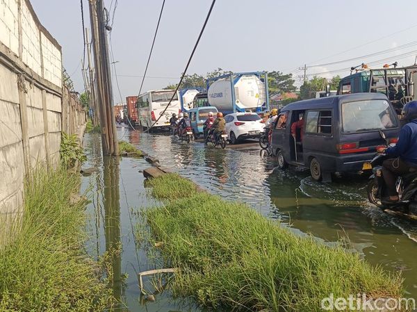 Awas Genangan di Jalan Osowilangun