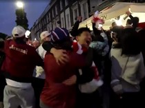 Video Euforia Suporter Arsenal di Jalanan London Rayakan Juara Liga Inggris
