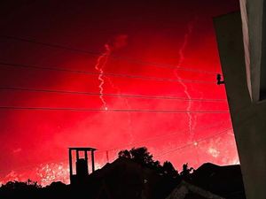 Viral Langit Jogja Memerah Bak Kena Rudal, Ternyata gegara Ini