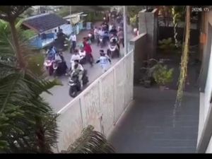 Konvoi Lulusan Pelajar Bersajam Berujung Tawuran di Pekalongan