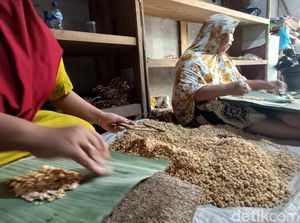 Perajin Tempe Banyumas Sambat Harga Kedelai Impor Naik: Pengaruh Dolar Naik
