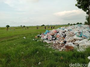 4 Fakta Lapangan Bola di Cirebon Jadi TPS