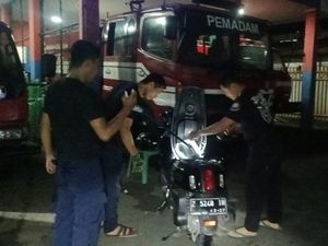 Buka Jok Mau Isi Bensin, Ariq Kaget Ada Ular di Bagasi