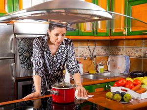 Suka Bersih-bersih Saat Masak? Ternyata Ini yang Diungkap soal Kepribadianmu