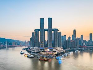 Bukan Gedung Biasa! China Punya Pencakar Langit Tidur di Atas Awan