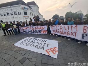 Forum BEM DIY Gelar Aksi di Titik Nol Jogja Tuntut RUU Perlindungan Aktivis
