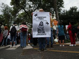 Desak Aktivis Gaza Dibebaskan, Massa Kepung Kedubes Israel