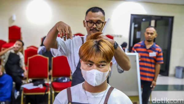 BNN Latih Pemuda Tanjung Priok Jadi Tukang Cukur