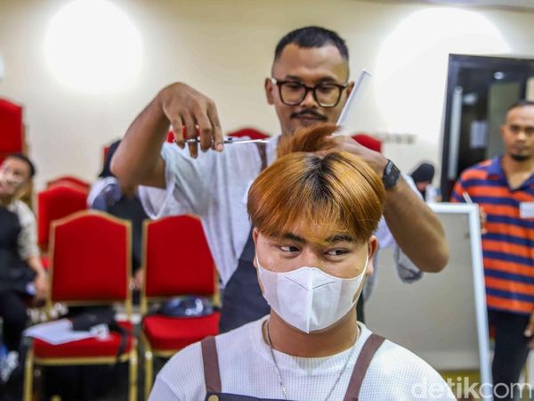 BNN Latih Pemuda Tanjung Priok Jadi Tukang Cukur