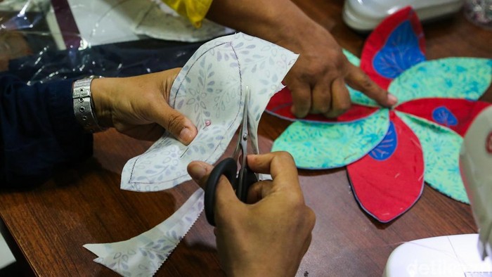 Dari Jarum dan Kain, Warga Jaktim Dilatih Bangun Usaha Mandiri Suku Dinas Perindustrian, Perdagangan, Koperasi, Usaha Kecil dan Menengah (PPKUKM) menggelar training menjahit di Tempat Kumpul Kreatif Centex, Jakarta Timur, Kamis (21/5/2026). Pelatihan tersebut menjadi salah satu upaya pemerintah wilayah dalam mendorong lahirnya pelaku upaya baru di sektor upaya mikro, kecil, dan menengah (UMKM).