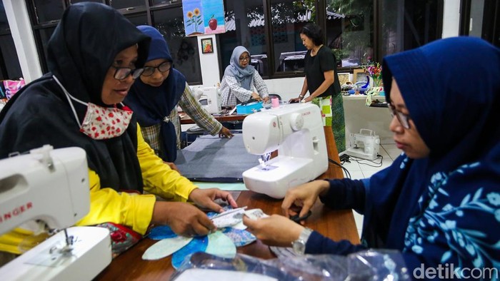 Dari Jarum dan Kain, Warga Jaktim Dilatih Bangun Usaha Mandiri Suku Dinas Perindustrian, Perdagangan, Koperasi, Usaha Kecil dan Menengah (PPKUKM) menggelar training menjahit di Tempat Kumpul Kreatif Centex, Jakarta Timur, Kamis (21/5/2026). Pelatihan tersebut menjadi salah satu upaya pemerintah wilayah dalam mendorong lahirnya pelaku upaya baru di sektor upaya mikro, kecil, dan menengah (UMKM).