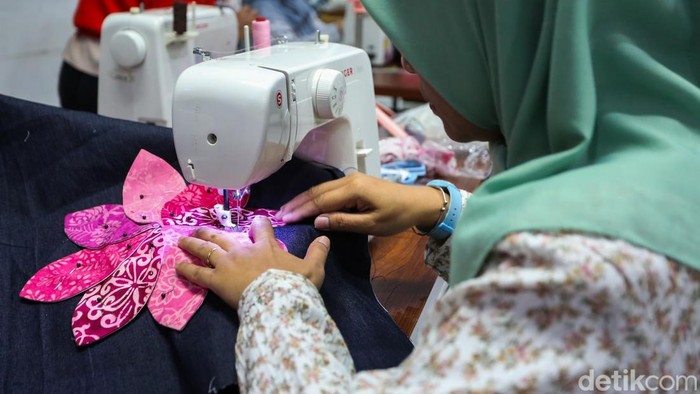 Dari Jarum dan Kain, Warga Jaktim Dilatih Bangun Usaha Mandiri Suku Dinas Perindustrian, Perdagangan, Koperasi, Usaha Kecil dan Menengah (PPKUKM) menggelar training menjahit di Tempat Kumpul Kreatif Centex, Jakarta Timur, Kamis (21/5/2026). Pelatihan tersebut menjadi salah satu upaya pemerintah wilayah dalam mendorong lahirnya pelaku upaya baru di sektor upaya mikro, kecil, dan menengah (UMKM).