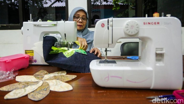 Dari Jarum dan Kain, Warga Jaktim Dilatih Bangun Usaha Mandiri Suku Dinas Perindustrian, Perdagangan, Koperasi, Usaha Kecil dan Menengah (PPKUKM) menggelar training menjahit di Tempat Kumpul Kreatif Centex, Jakarta Timur, Kamis (21/5/2026). Pelatihan tersebut menjadi salah satu upaya pemerintah wilayah dalam mendorong lahirnya pelaku upaya baru di sektor upaya mikro, kecil, dan menengah (UMKM).