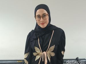 Tips Awet Muda ala Devi Permatasari di Usia Kepala Lima