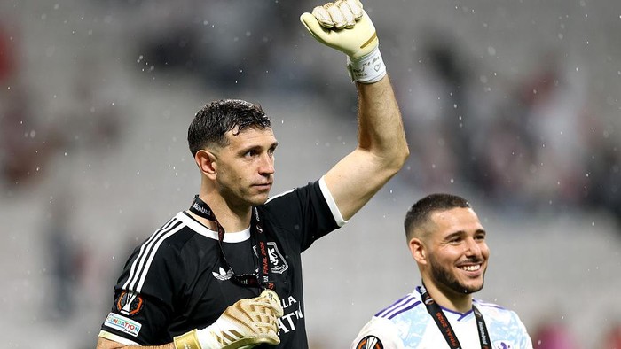 ISTANBUL, TURKEY - MAY 20: Emiliano Martinez of Aston Villa celebrates with his winners medal following the teams victory in the UEFA Europa League Final 2026 match between SC Freiburg and Aston Villa FC at Besiktas Park on May 20, 2026 in Istanbul,