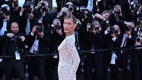 Foto: Pesona Bella Hadid di Cannes 2026, Gaun Terinspirasi Jane Birkin