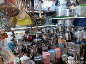 Harga Perabot di Jatinegara Naik Gila-gilaan, Pedagang Salahkan Dolar AS