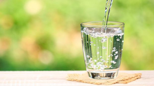 Manfaat minum air putih setelah bangun tidur