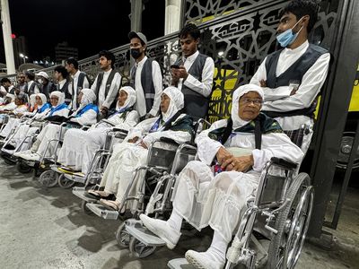 Jamaah Haji Indonesia Kini Bisa Gunakan Jasa Kursi Roda Resmi di Masjidil Haram