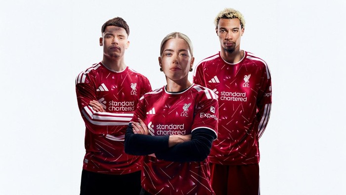 Jersey Kandang Liverpool 2026/2027.