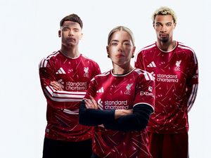 Baju Perang Liverpool Musim Depan: Terinspirasi Sukses Masa Lampau