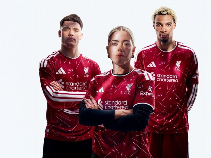 Jersey Kandang Liverpool 2026/2027.