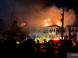 Kantor Bupati Bulungan Kaltara Terbakar, Petugas Damkar Kena Pecahan Kaca