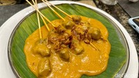 Lamak Bana! Tunjang dan Sate Lidah di Restoran Padang Premium Depok