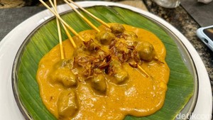 Lamak Bana! Tunjang dan Sate Lidah di Restoran Padang Premium Depok