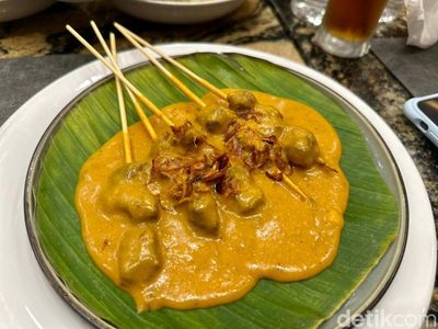 Lamak Bana! Tunjang dan Sate Lidah di Restoran Padang Premium Depok