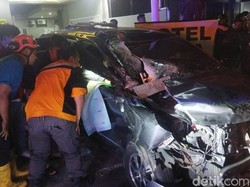 Laka Karambol 3 Mobil di Jalan Jogja-Solo Jogonalan, Sopir Terjepit