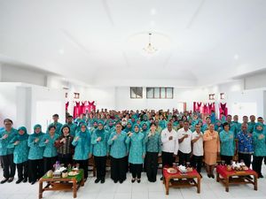 Temui Kader PKK Alor, Tri Tito Ungkap Pentingnya Pola Asuh hingga Gizi Anak