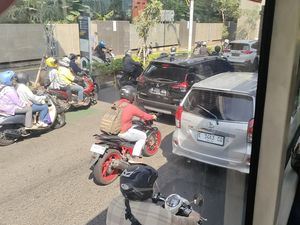 Lalin Pancoran Arah Semanggi Macet Pagi Ini