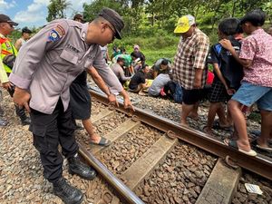 Jalan di Atas Rel, Pria Pasuruan Tewas Tertabrak KA Penataran