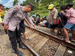 Jalan di Atas Rel, Pria Pasuruan Tewas Tertabrak KA Penataran