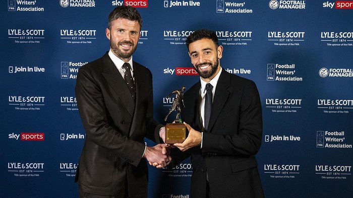 Bruno Fernandes yakin Michael Carrick bisa membawa Manchester United berjaya lagi.
