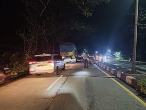 Kronologi Pasutri di Pangkep Tewas Terlindas Bus Usai Motor Gagal Menyalip