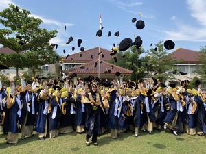 Potret Pelepasan Siswa Angkatan VI SMAU CT Arsa Sukoharjo, Mayoritas Diterima PTN